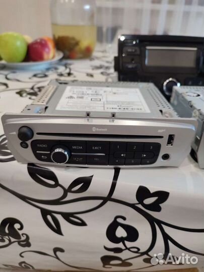 Магнитофон и бортовой компьютер с renault каптюр