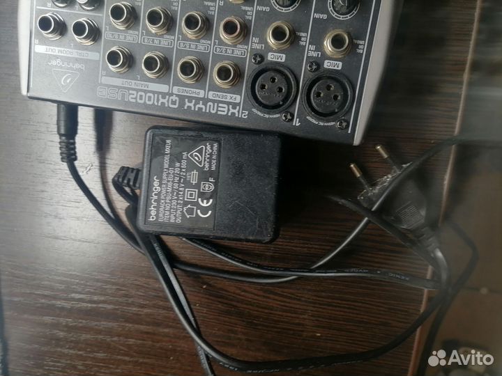 Микшерный пульт behringer