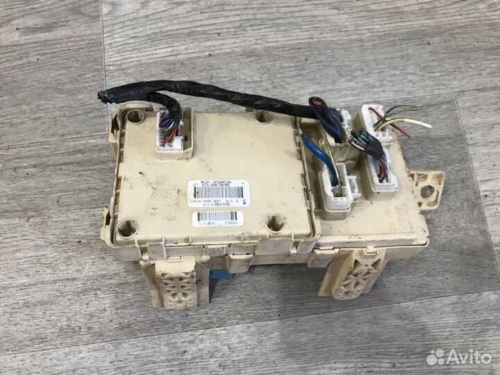 Блок предохранителей Toyota Avensis II