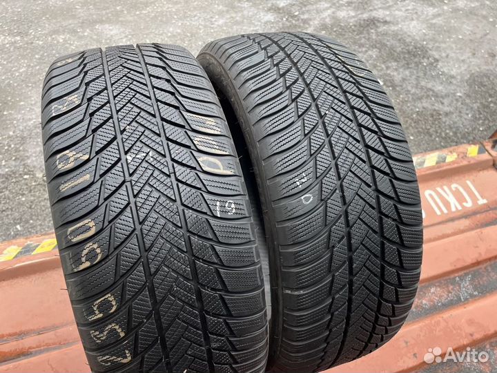 Bridgestone Blizzak LM-001 235/50 R19