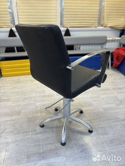 Парикмахерское кресло бу