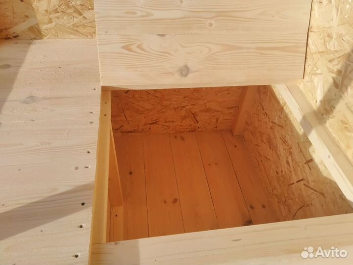 Вольер для собаки с большой деревянной будкой