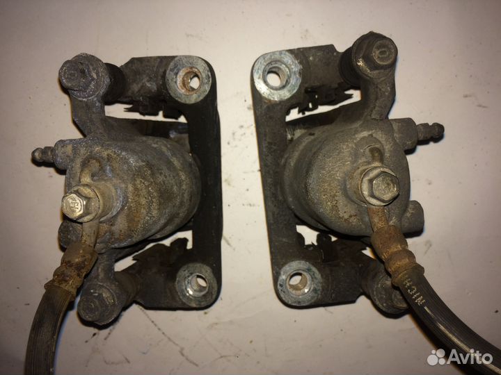 Суппорт задний Nissan Murano Z50 2002-2008 R.L