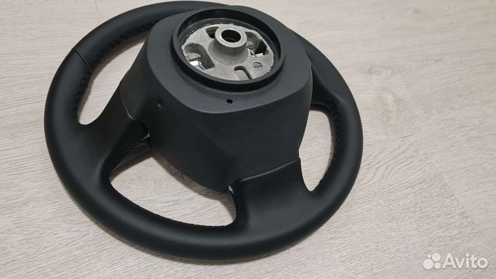 Перетяжка рулей и салона автомобиля