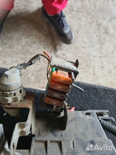 Блок предохранителей под капот Peugeot 406 1998