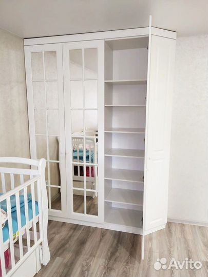 Книжный шкаф