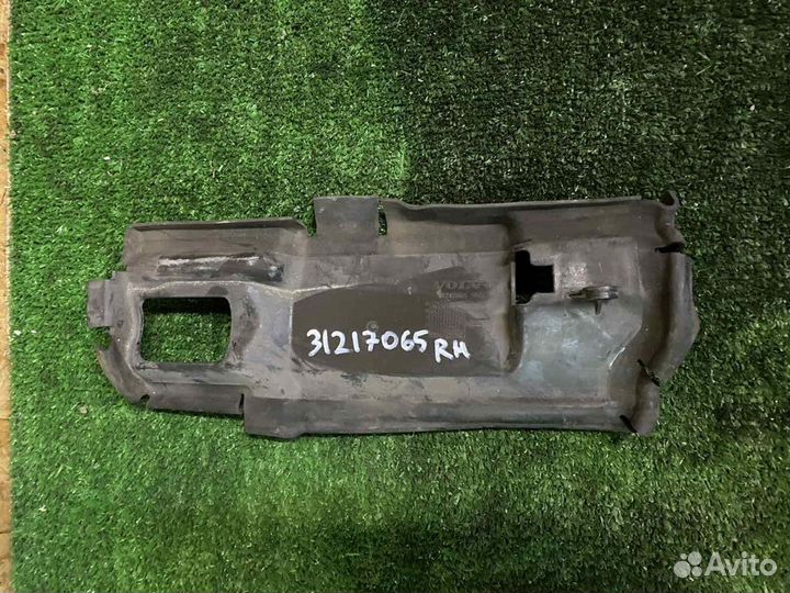 Дефлектор радиатора правый Volvo S80 XC70