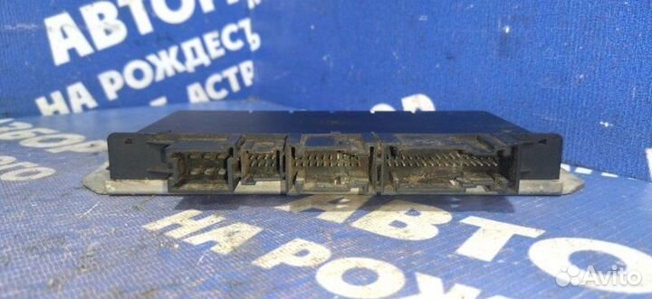 Блок предохранителей под капот Mercedes-Benz W220