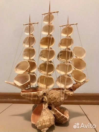 Корабль парусник из ракушек
