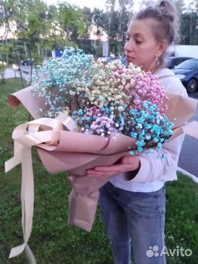 Букет цветов из гипсофилы в крафтовой упаковке