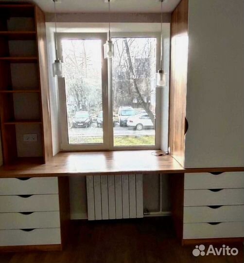 Рабочая зона в углу у окна