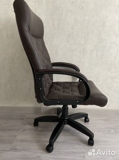 Офисное кресло