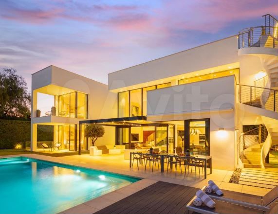 Коттедж 275 м² на участке 5 сот.