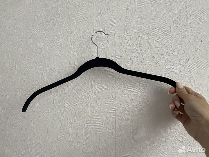 Вешалки Плечики черные бархатные всего 50