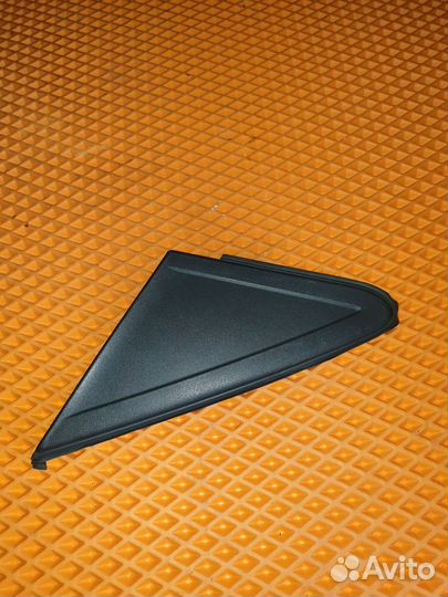 Накладка переднего крыла левого Ford Focus