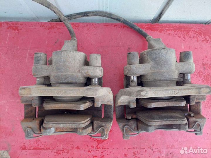 Суппорт тормозной задний Volvo XC90 1