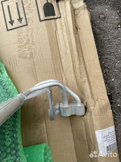 Радиатор кондиционера на Volkswagen Polo V