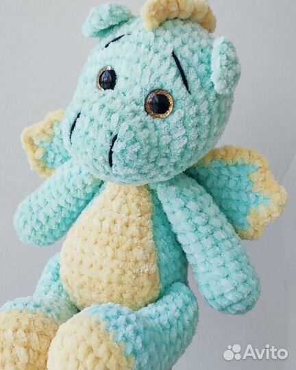 Дракоша вязаный из плюшевой пряжи