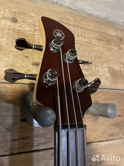 Бас гитара Yamaha trbx504