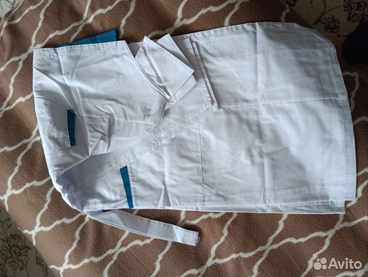 Белый медицинский халат