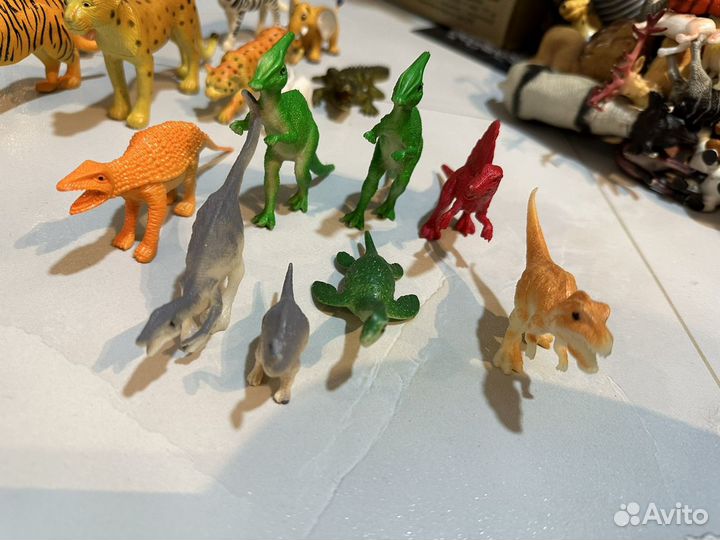 Фигурки динозавров резиновые