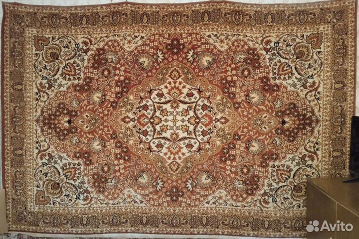 Шерстяной ковер