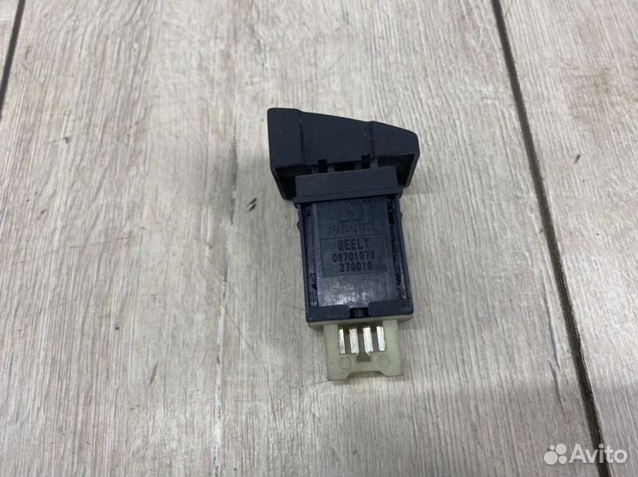 Кнопка багажника geely emgrand EC7