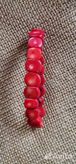 Коралловый браслет