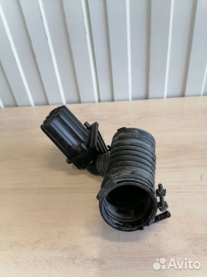 Патрубок воздушного фильтра Mazda Biante LF-VD