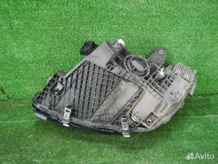 Фара правая Mercedes-Benz C-Class