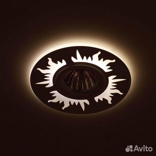 Светильник металлический и пластиковый 1 лампа