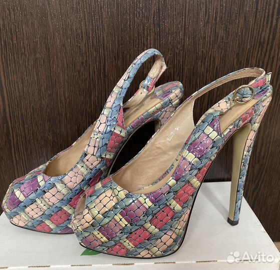 Босоножки Vitacci 38