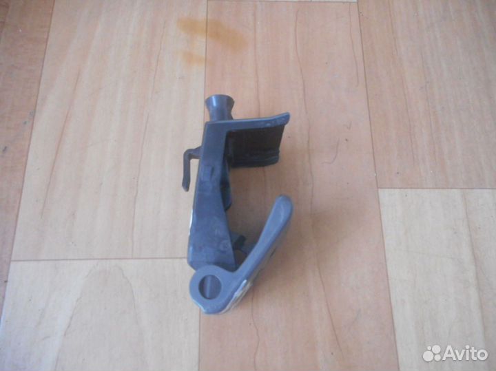 Ручка открывания капота Toyota Vista (90-94 года)