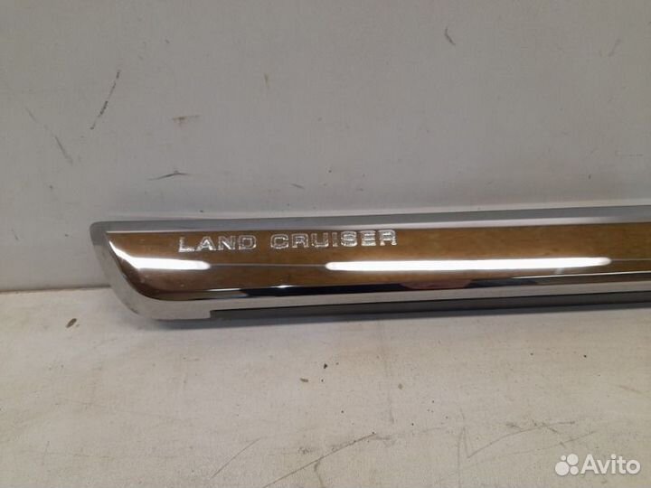 Молдинг двери задний правый Toyota Land Cruiser