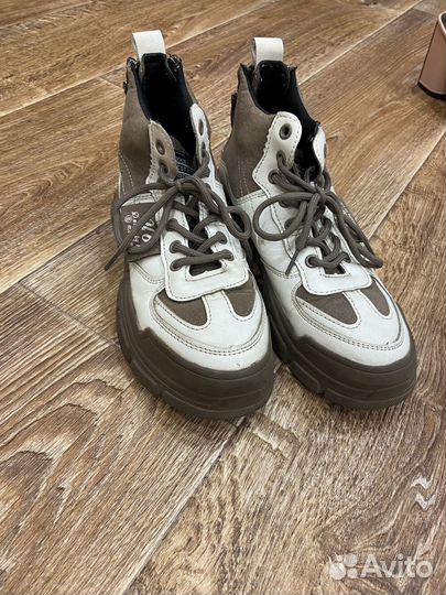 Кроссовки женские 37 размер