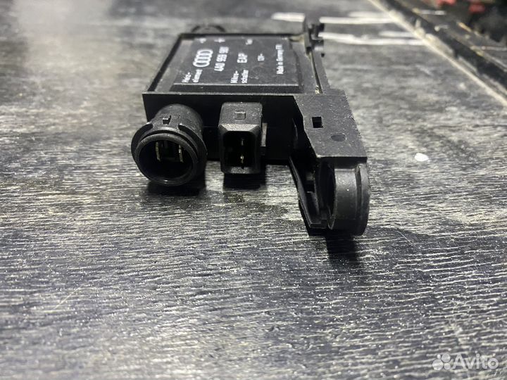 Блок управления центральным замком Audi A6 C4