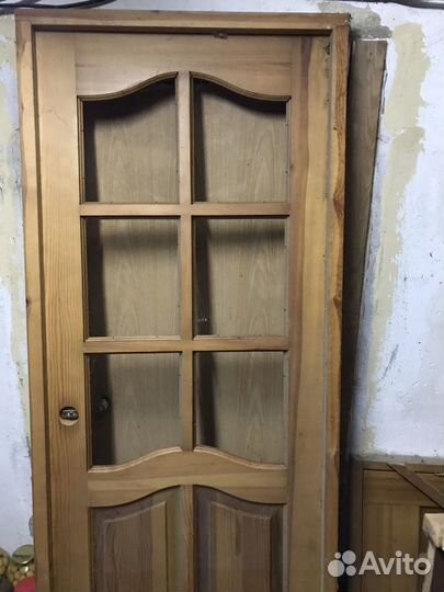 Продаю деревянную дверь