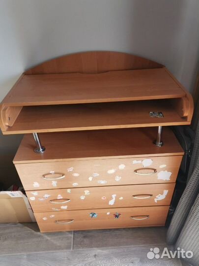 Комод с пелинальным столиком