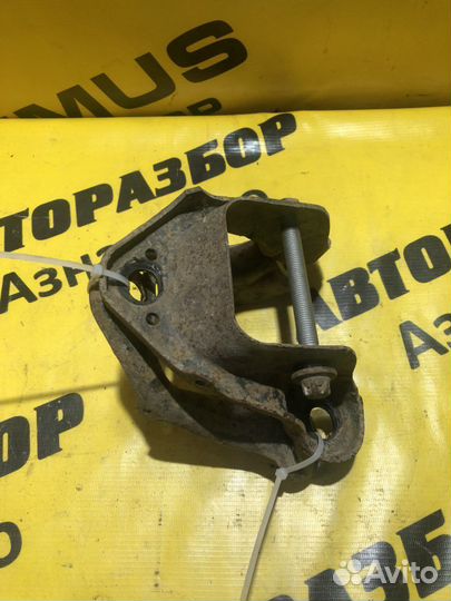 Кронштейн задней балки Опель Мерива