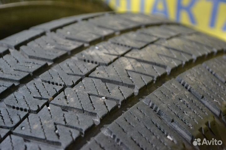 Bridgestone Blizzak VRX2 215/60 R17