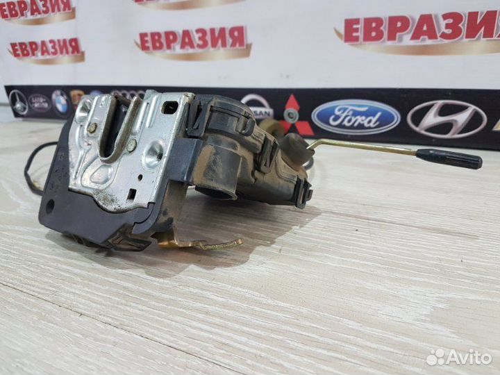 Замок двери передний правый Mercedes-Benz C-Class