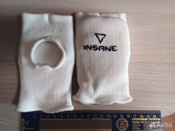 Кимоно, перчатки для карате, единоборств 7-9 лет