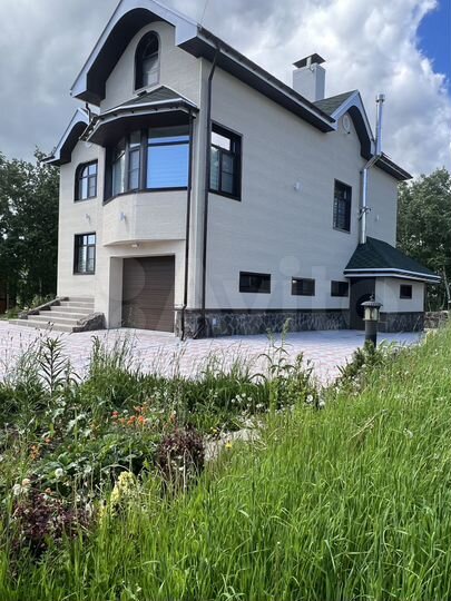 Дом 401 м² на участке 25 сот.