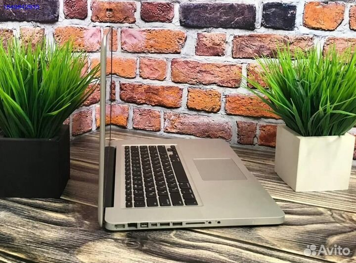 Ноутбук Apple MacBook Pro 15. 2011 года