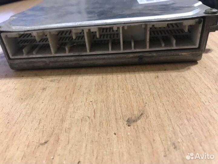 Блок управления двс Honda Mobilio Spike