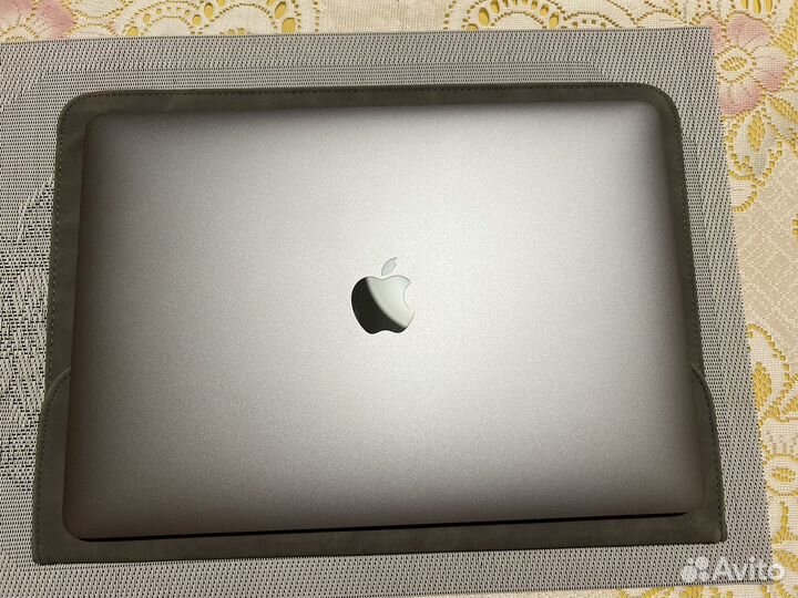 Macbook pro 13 2020 i5 256GB