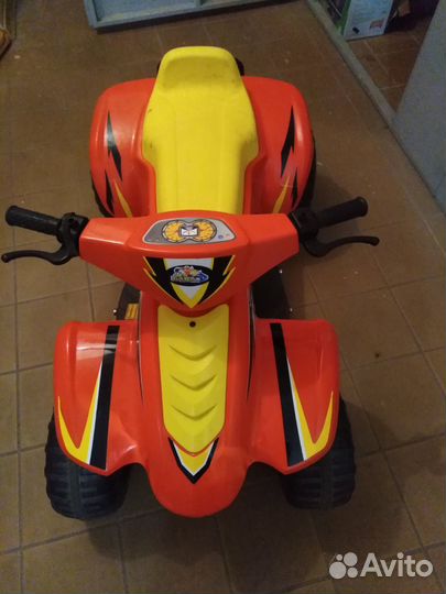 Детский квадроцикл на аккумуляторе