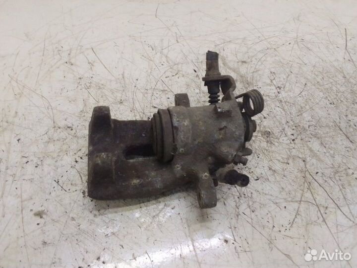 Тормозной суппорт задний левый Opel Zafira B 2008