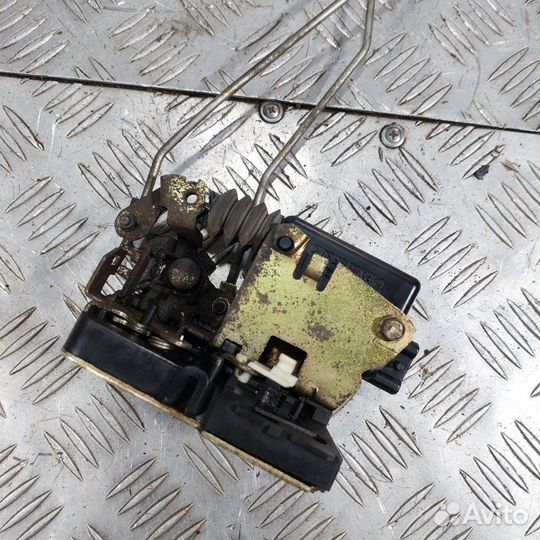 Замок двери задний правый Renault Logan K7J 2006