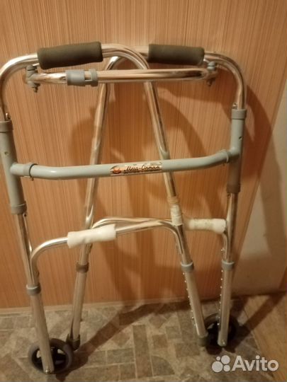 Ходунки для пожилых людей